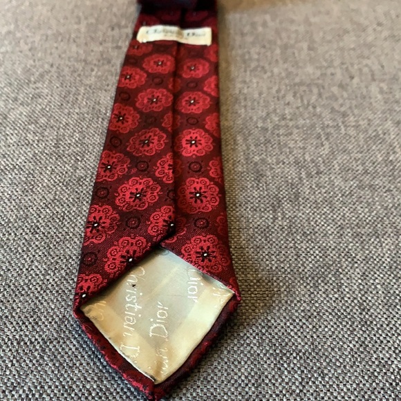 Vintage Christian Dior 💯% Silk Maroon Neck tie - Picture 3 of 5
